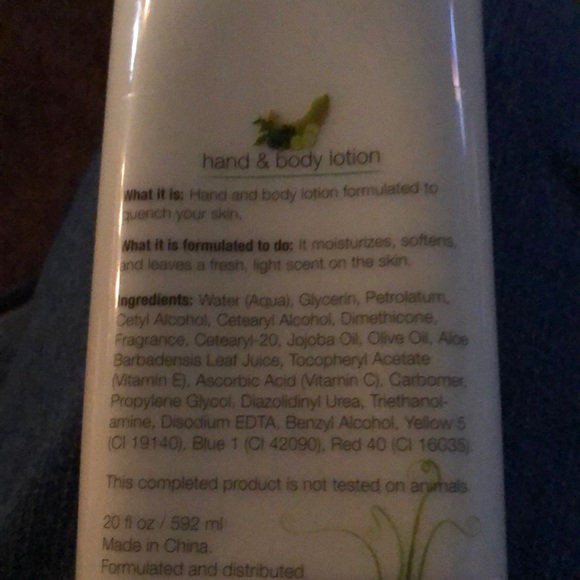 NWOT - - Hand & Body Lotion Cucumber Melon 20 Oz. - Picture 3 of 4